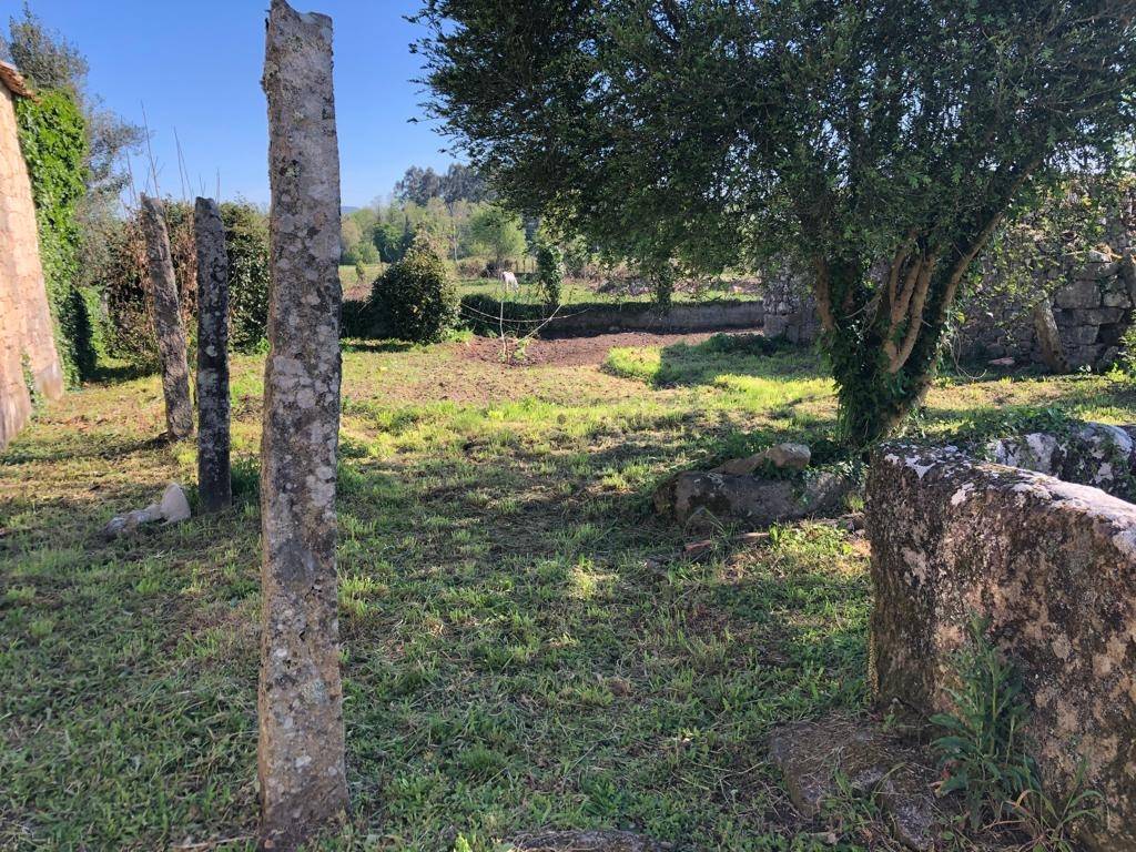 CASA DE PIEDRA A REFORMAR CON TERRENO, CERCA DE BERTAMIRANS