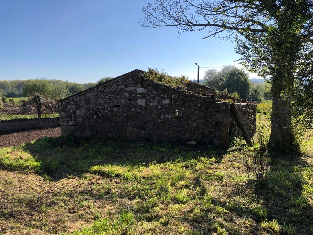 CASA DE PIEDRA A REFORMAR CON TERRENO, CERCA DE BERTAMIRANS