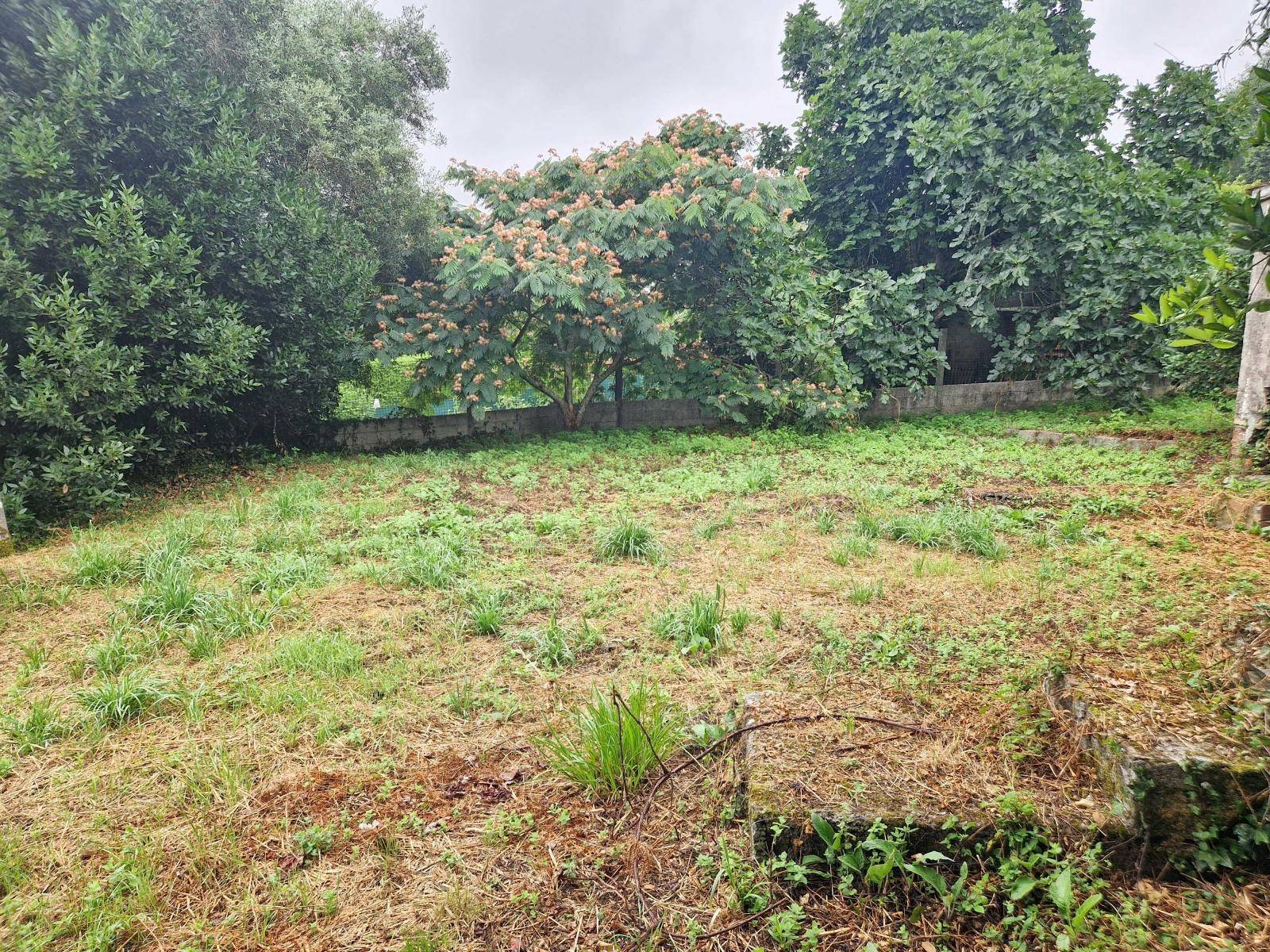 CASA A REFORMAR CON TERRENO MUY CERCA DE BERTAMIRANS