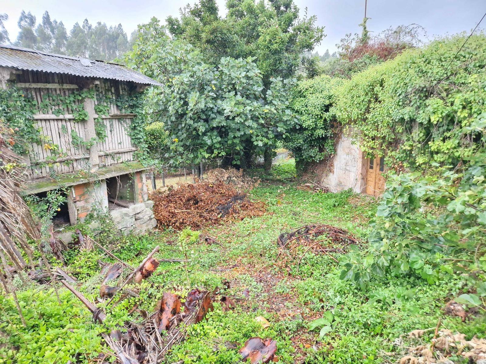 CASA A REFORMAR CON TERRENO MUY CERCA DE BERTAMIRANS