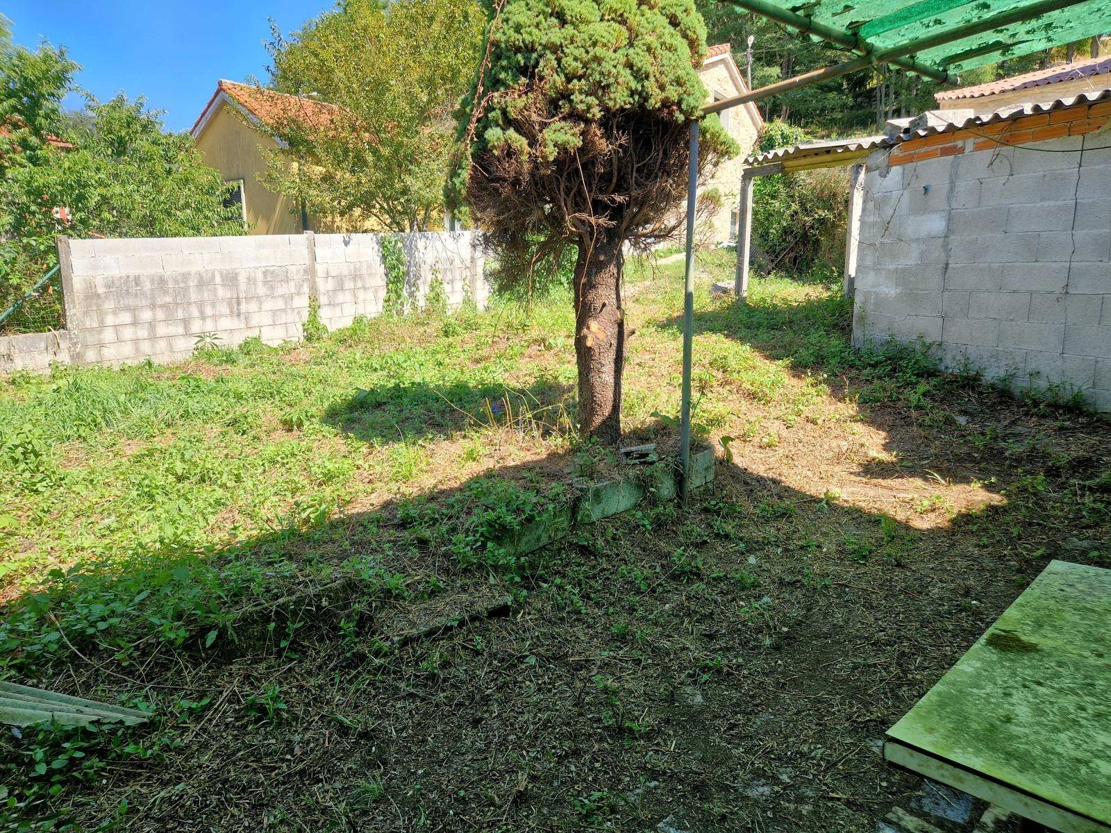 CASA A REFORMAR CON TERRENO MUY CERCA DE BERTAMIRANS