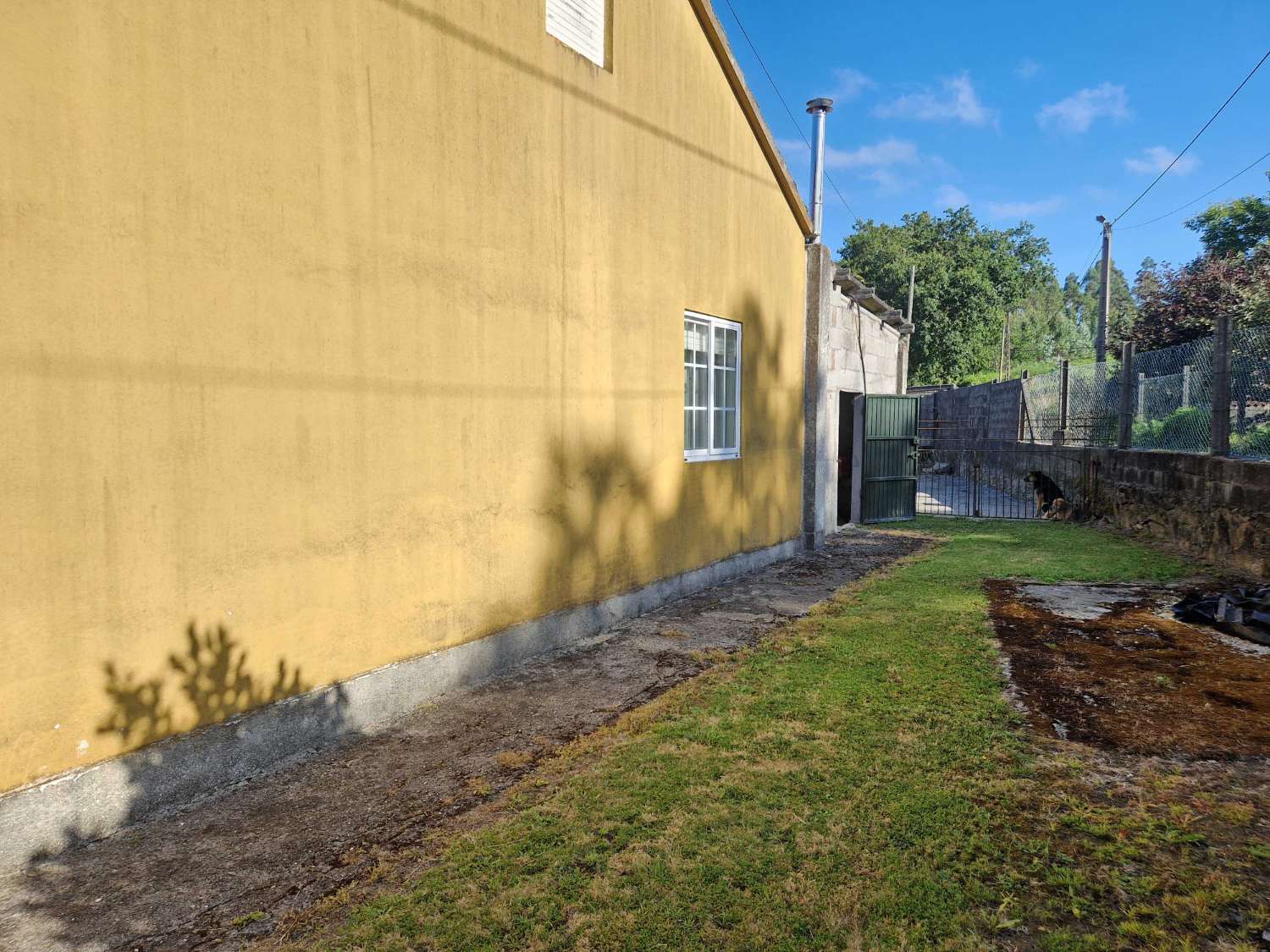 CASA CON AMPLIO TERRENO EN ZONA DE ARO, NEGREIRA