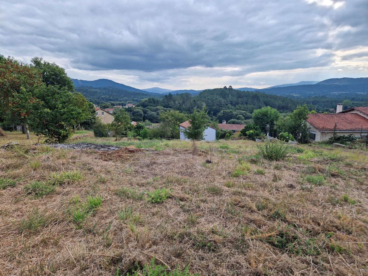 FINCA CON PROYECTO DE OBRA Y PRECIOSAS VISTAS ZONA BUGALLIDO, AMES