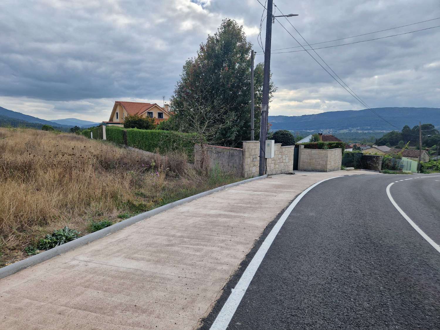 FINCA CON PROYECTO DE OBRA Y PRECIOSAS VISTAS ZONA BUGALLIDO, AMES