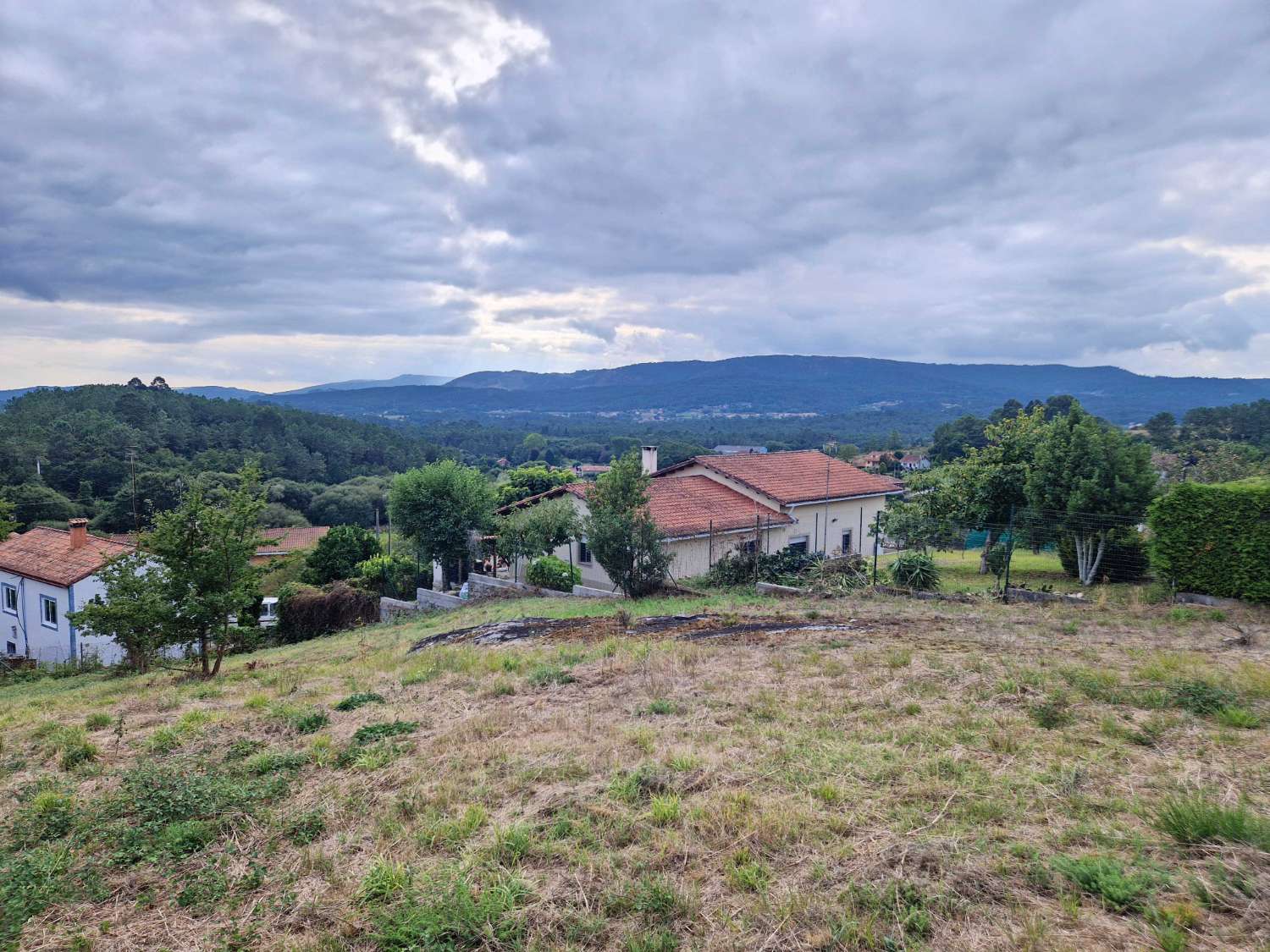 FINCA CON PROYECTO DE OBRA Y PRECIOSAS VISTAS ZONA BUGALLIDO, AMES