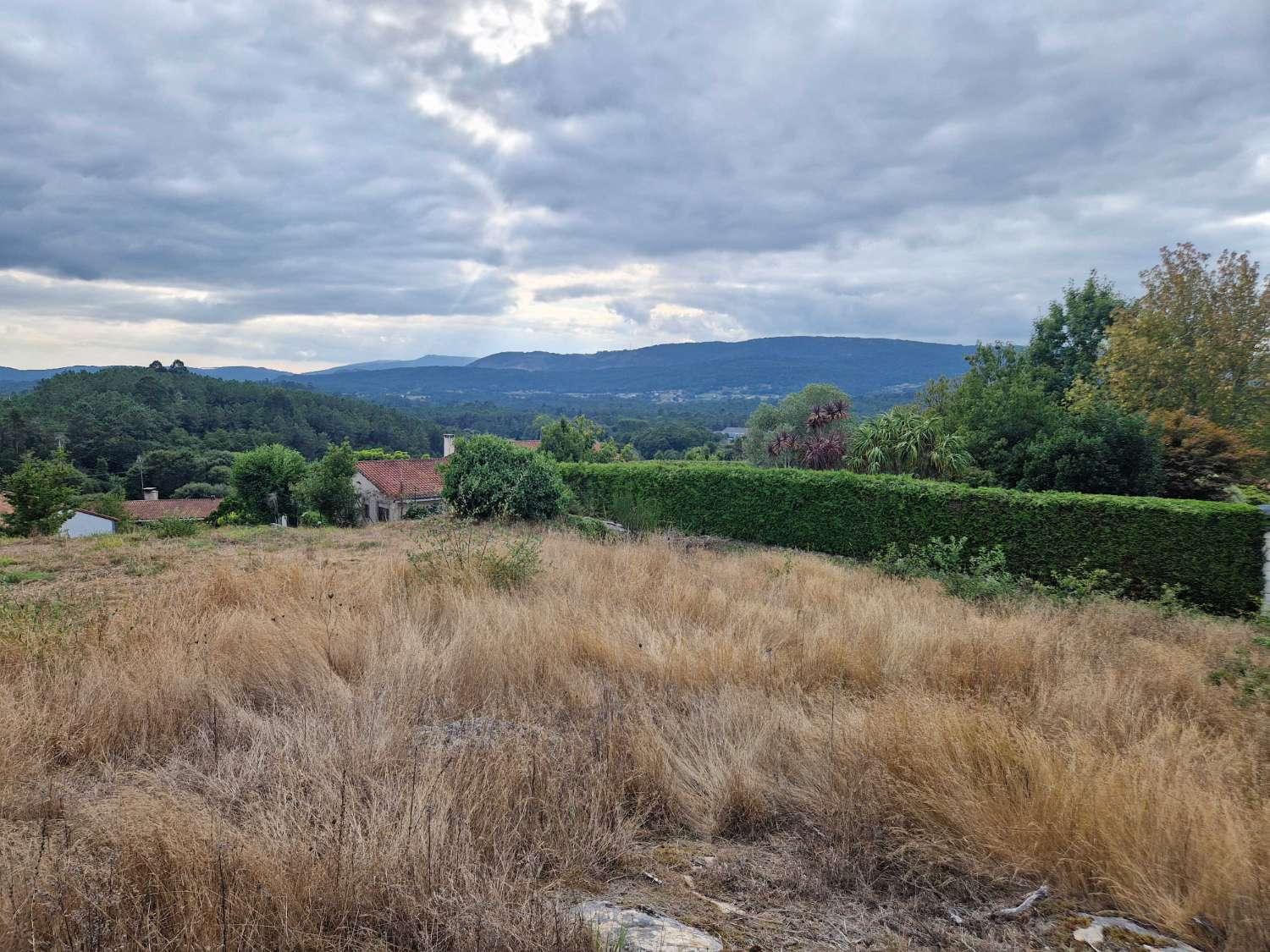 FINCA CON PROYECTO DE OBRA Y PRECIOSAS VISTAS ZONA BUGALLIDO, AMES