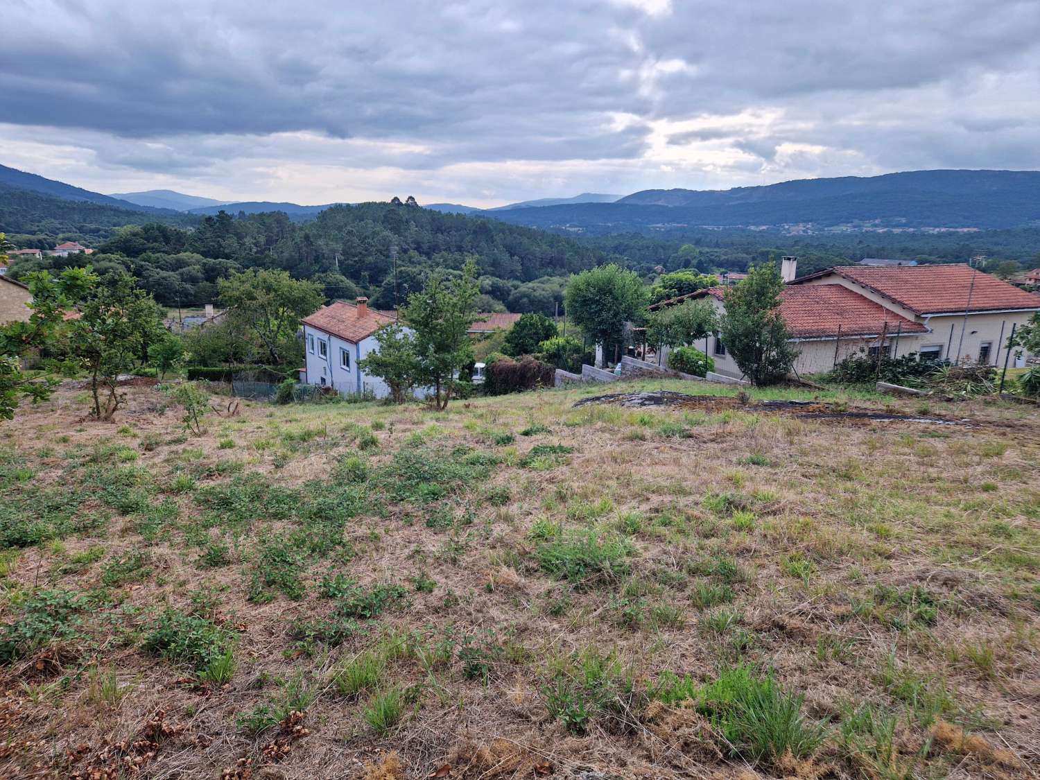 FINCA CON PROYECTO DE OBRA Y PRECIOSAS VISTAS ZONA BUGALLIDO, AMES