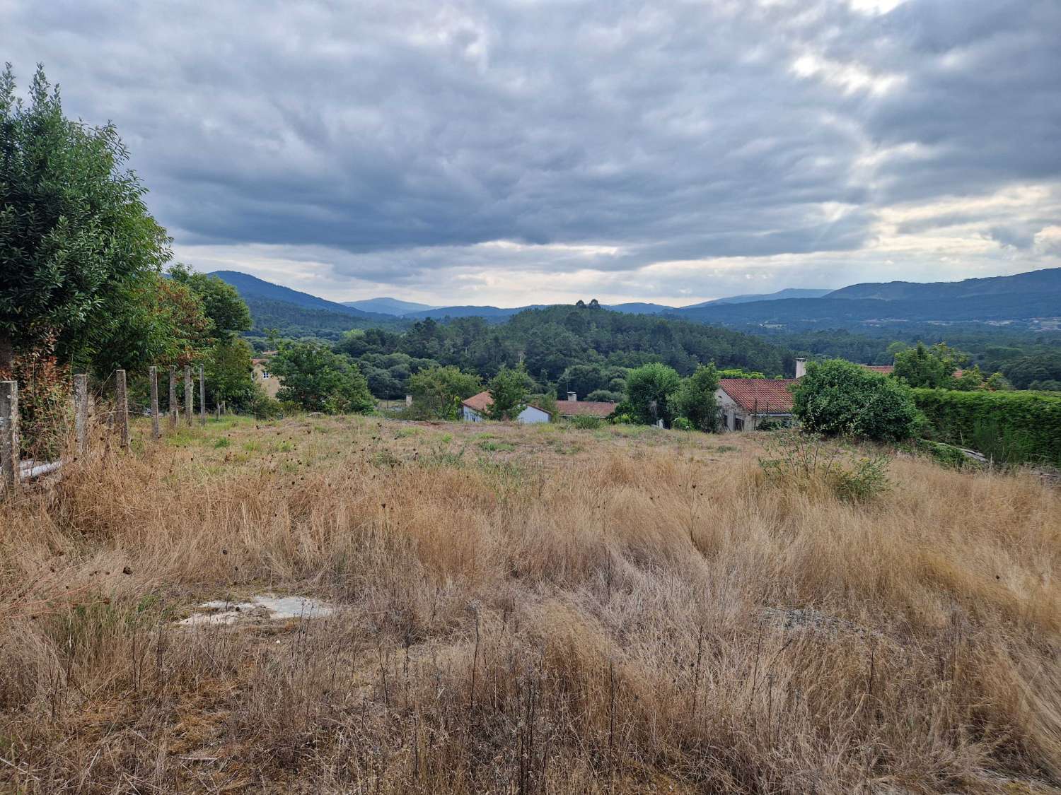 FINCA CON PROYECTO DE OBRA Y PRECIOSAS VISTAS ZONA BUGALLIDO, AMES