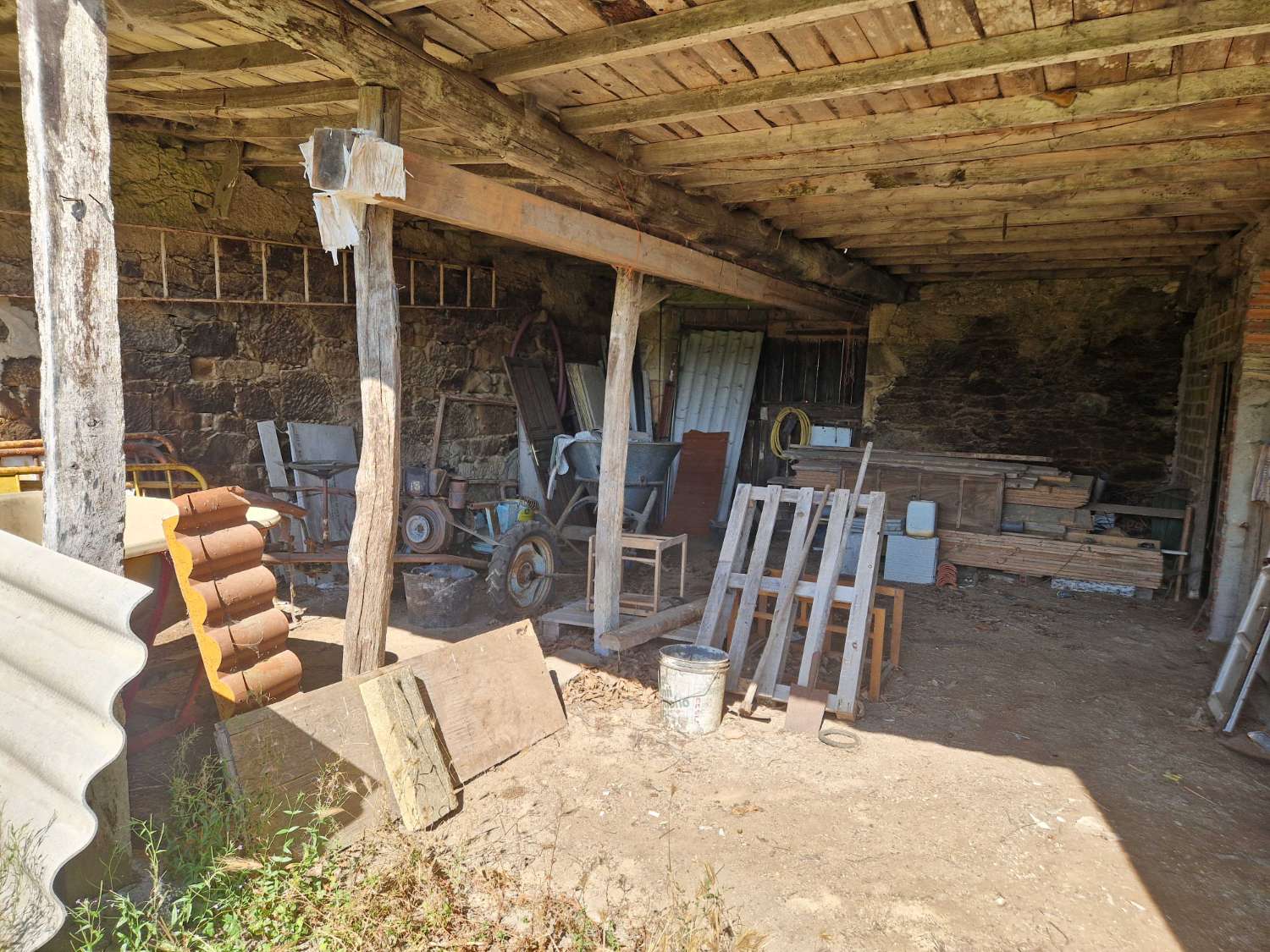 CASA DE PIEDRA CON FINCA SEGREGABLE, ZONA VICESO, BRION