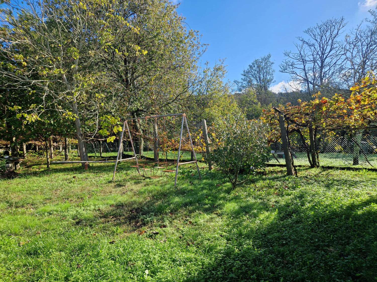 CASA DE PIEDRA CON AMPLIO TERRENO ZONA DE CALO, TEO